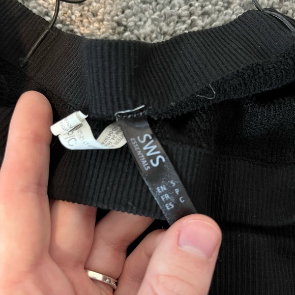 Black crop top - Picture 2 of 2